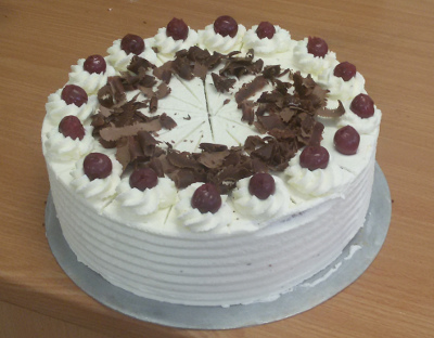 fertige Schoko-Kirsch-Torte